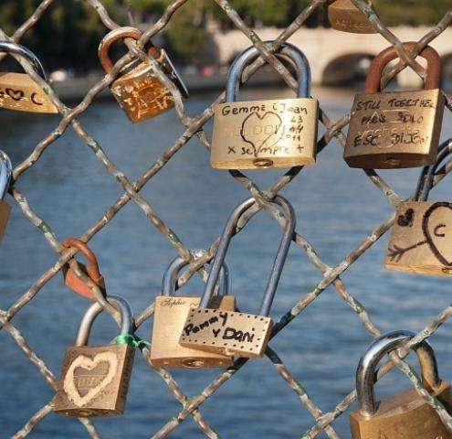 Valentine’s Day in Paris 2014 with lots of Locks Of Love