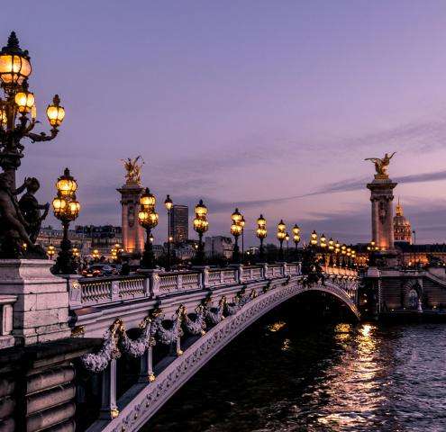 On Valentine's Day, discover the most romantic places in Paris for couples