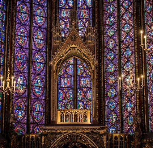 La découverte de la Sainte-Chapelle, un joyau de couleurs et de lumières